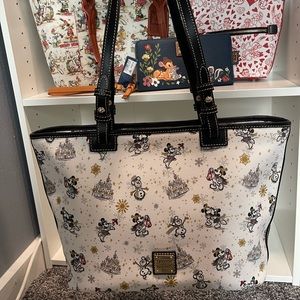 Disney Dooney & Bourke Christmas Winter Mickey & Minnie 2020 Holiday Tote